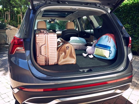 Hyundai forsikring stort bagagerum fyldt med tasker 