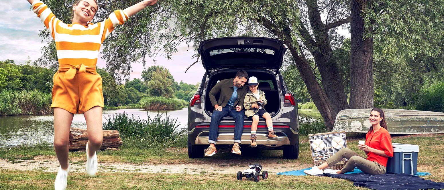 Hyundai hybridbiler familie på skovtur 