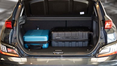 To kufferter i bagagerummet på Hyundai KONA Electric